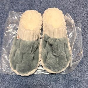 Plush Women's Slippers in Cream and Gray